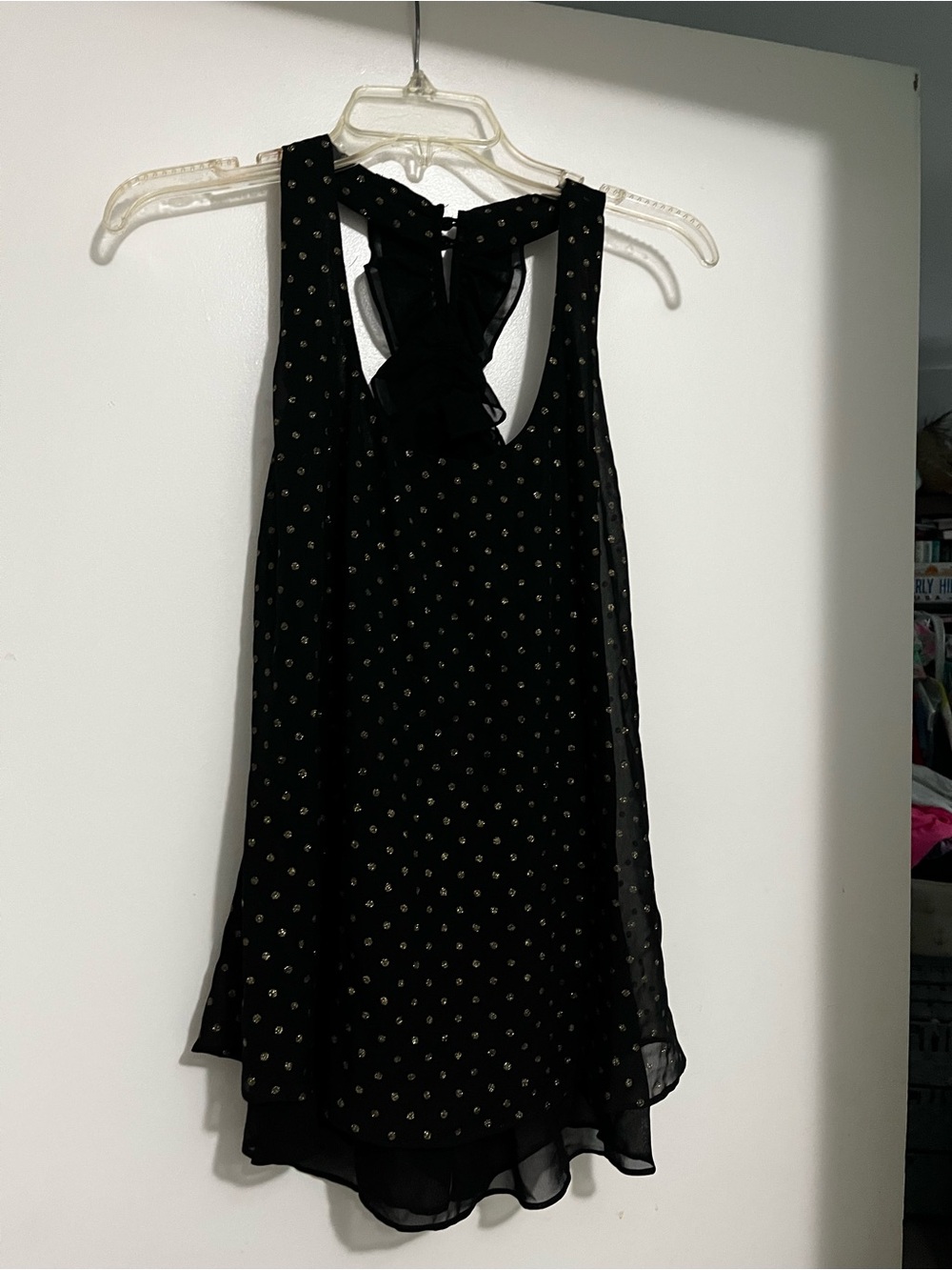 Black Sleeveless Ruffle-Back Shift Blouse- Black